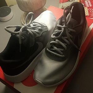 Nike boys/girls Tanjun print grey 6 youth